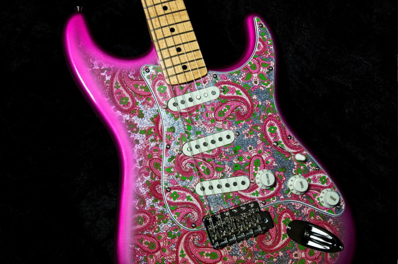 Made in Japan Limited Stratocaster® Pink Paisley