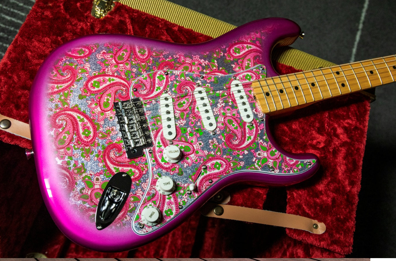 Made in Japan Limited Stratocaster® Pink Paisley